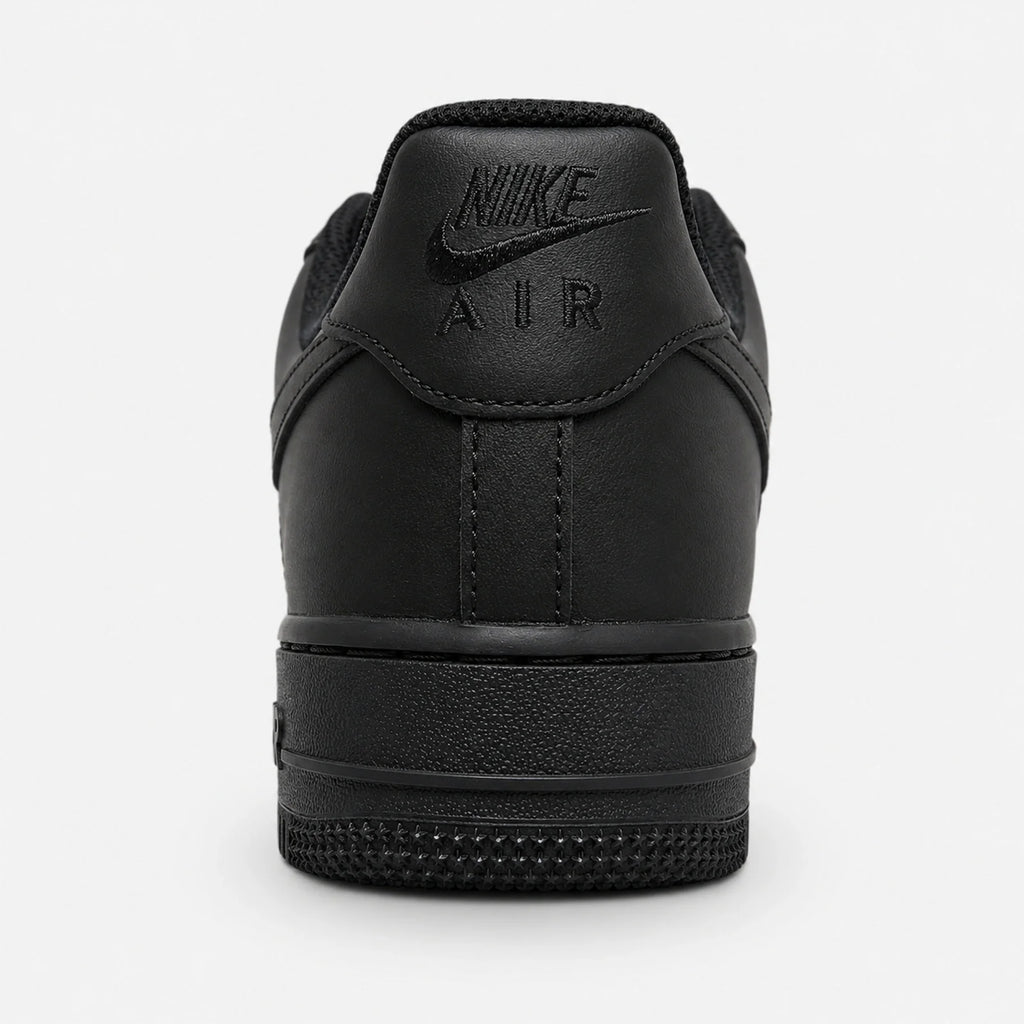 Nike Air Force 1 Triple Black patike zadnji dio